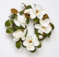 22" Magnolia Wreath w/ Flowers