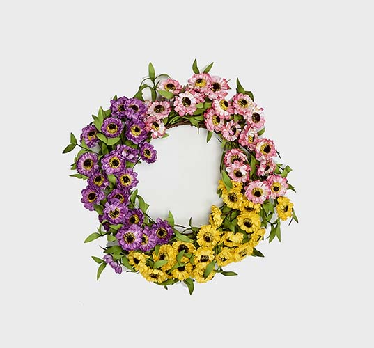 20" Mixed Daisy Wreath