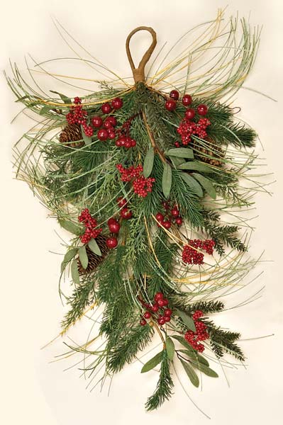 28" Mixed Pine & Berry Teardrop